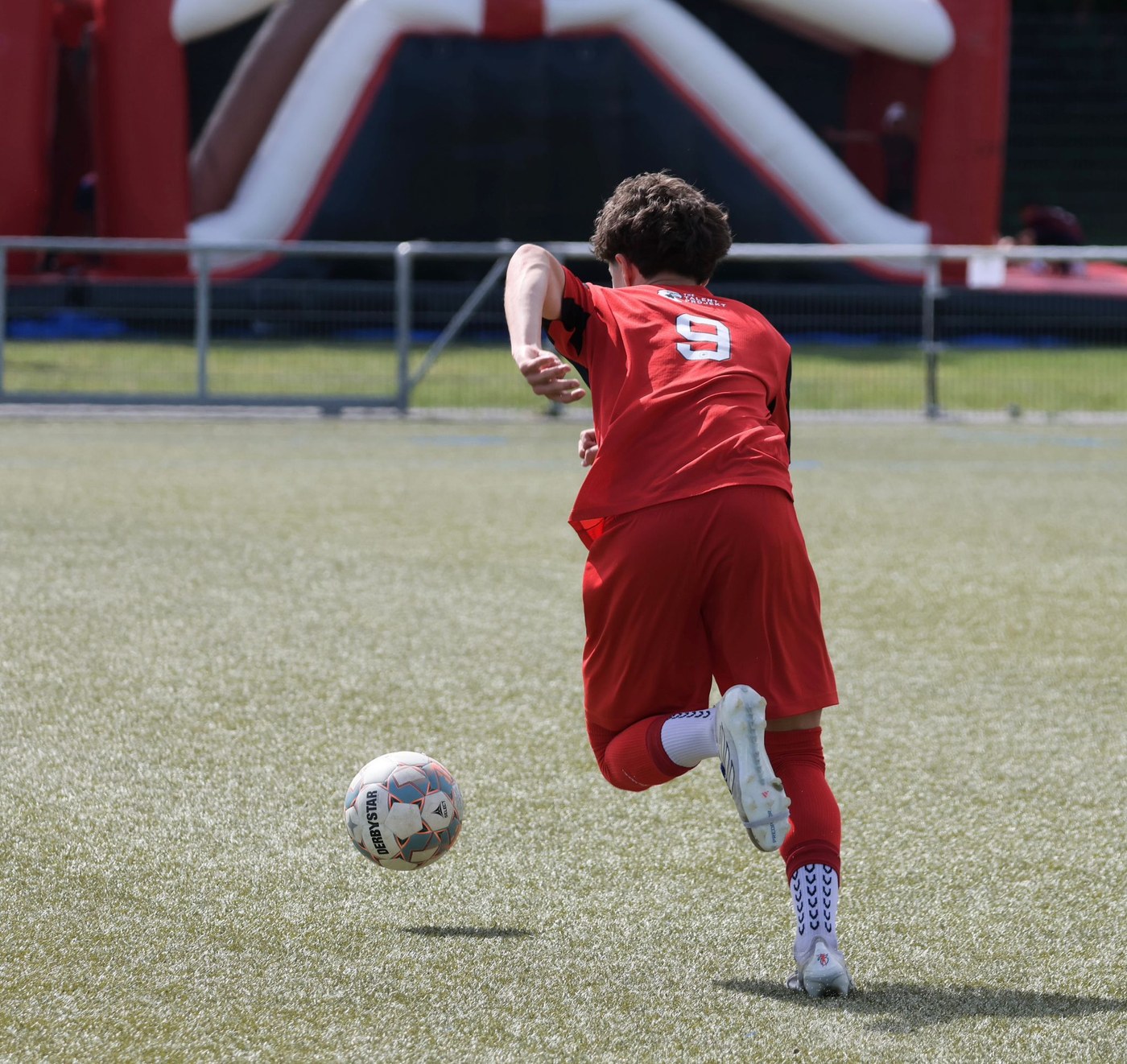 Christian Wenzel sprinting with the ball in open field